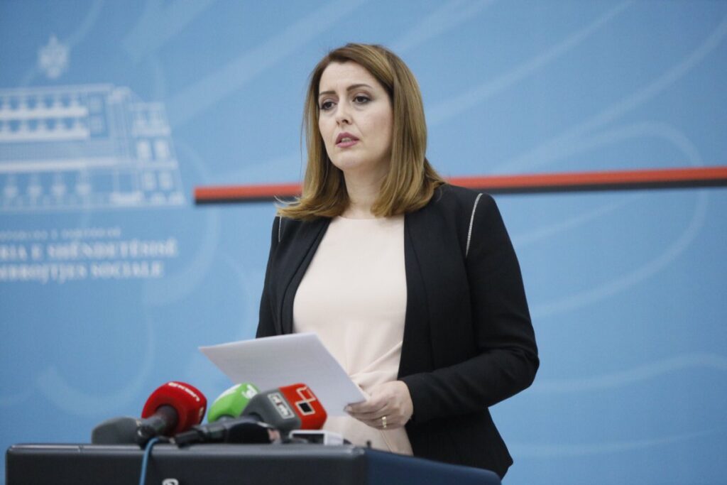 Prezantohen 320 mësues koordinatorë të cilësisë në shkolla, Manastirliu: Rol kyç në rritjen e cilësisë në arsim