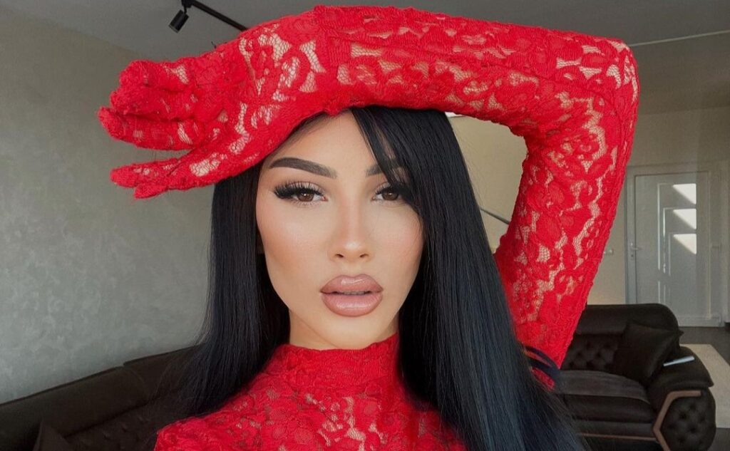 A ju kujtohet Brikey e “BBVK”? Ja çfarë i ka bërë gjoksit…