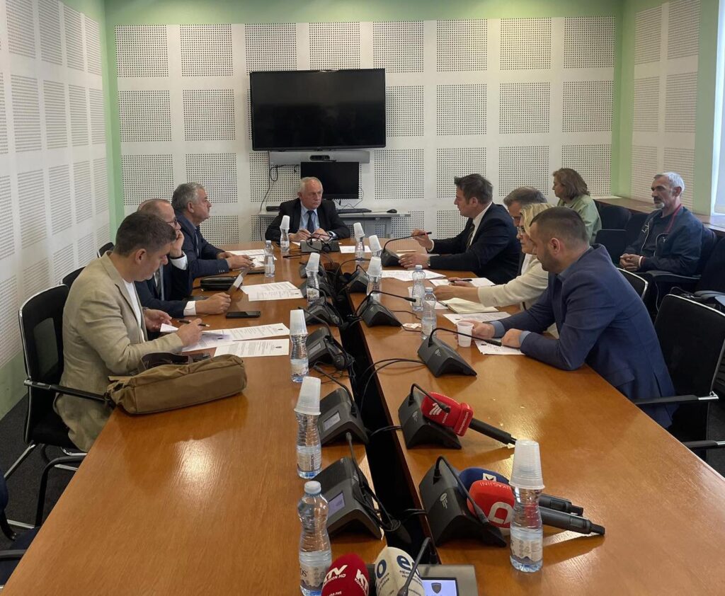 Komisioni hetimor për tekste vazhdon intervistimin e zyrtarëve