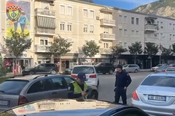 Policia-lezhe.jpg