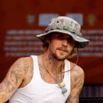 17ST-BIEBER-PAPARAZZI-superJumbo.webp.webp