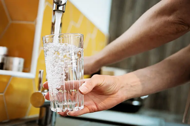 1800ss_getty_rf_pouring_glass_of_water.webp.webp