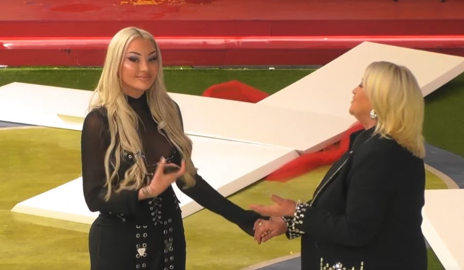 “Distancohu, luaj vetë”, nëna i jep mesazh të qartë Benitës