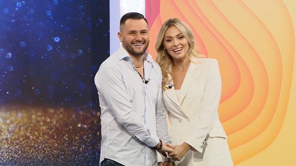 Në një romancë të re/ Motra e Bes Kallakut ndan momentet e ëmbla me partneren e tij të re