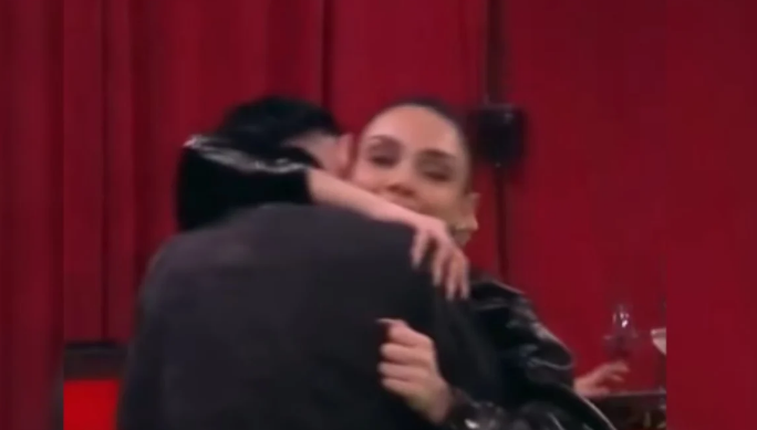 Do të mbys me përqafime