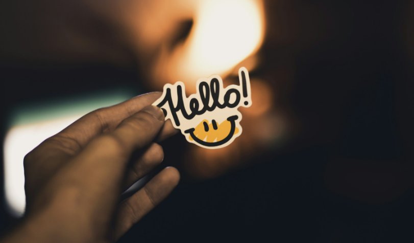 200 vjet nga “hello”! Si ka evoluar gjuha e përshëndetjeve dhe çfarë tregon ajo për ne