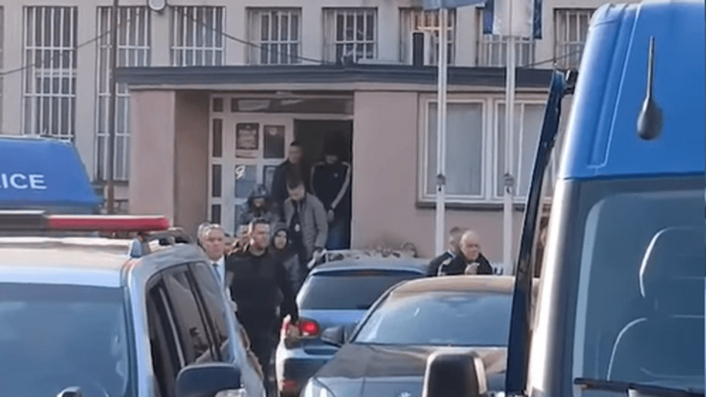 Përfundon intervistimi i të dyshuarve për manipulim votash në Prizren, dalin pamjet