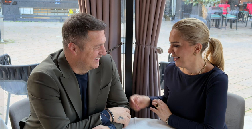 Resul Sinani feston 20-vjetorin e martesës, sjell foto nga dasma