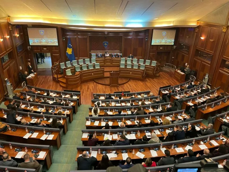 Seanca e jashtëzakonshme e Kuvendit, në rend dite Rezoluta për krerët e UÇK-së