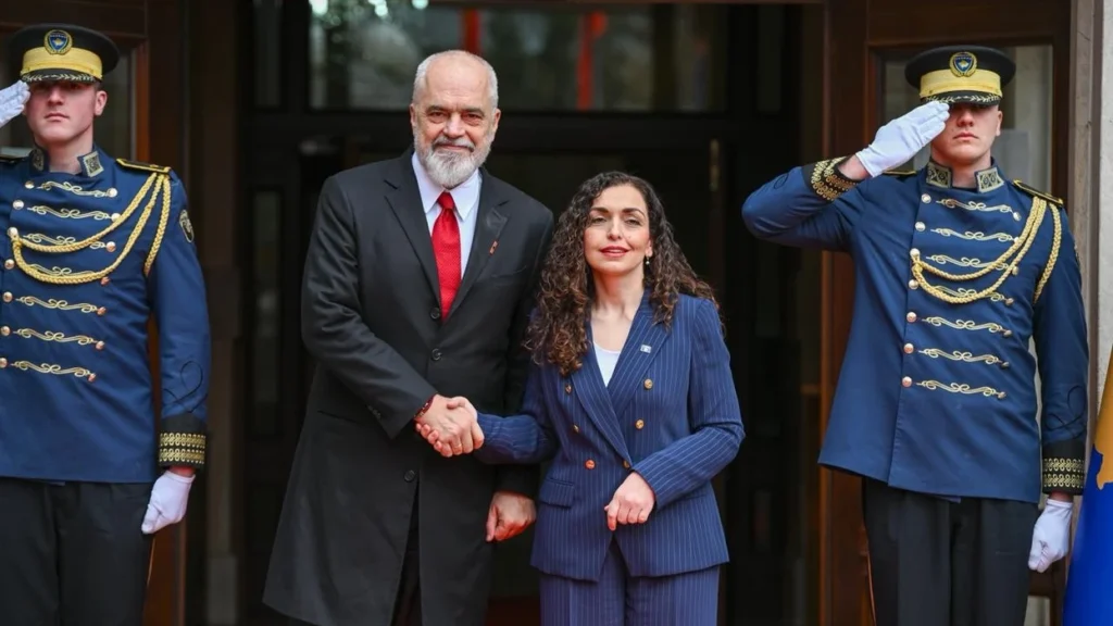 Rama zbulon “sekretin shtetëror”: Osmani u kërcënua për dy vjet pasi refuzoi bastisjen e zyrës së Presidencës nga Gjykata Speciale