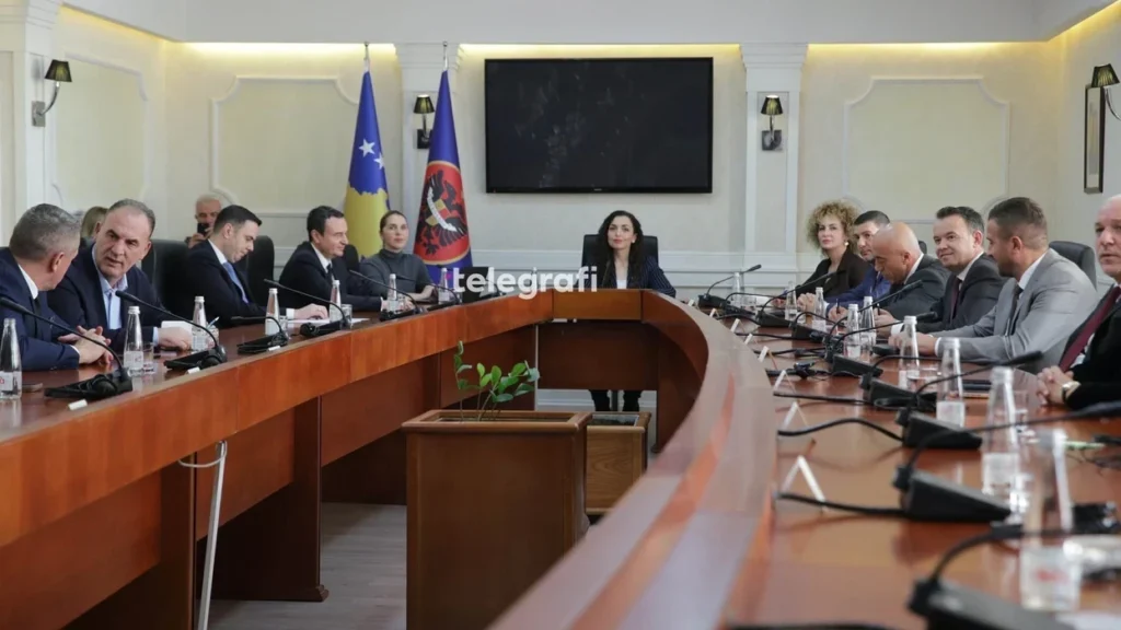 “Mund të ketë zgjedhje në prill” – Opozita po e pret ftesën e Kurtit për presidentin