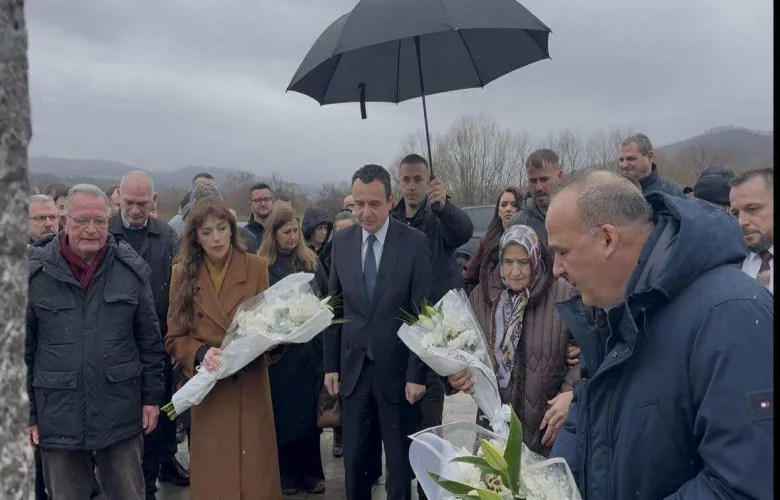 Kurti nderon Elfete e Mentor Humollin: Simbol i sakrificës dhe qëndresës