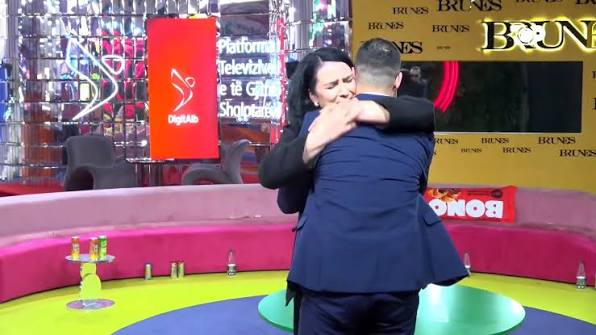 “Të ka mallkuar Zoti”- Reagon familja e Stenaldos pas ofendimit të Rogertit