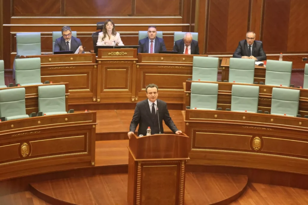 Albin Kurti prezanton ministrat në Qeverinë e re